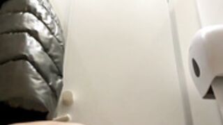 Brilliant-Kiss OMG She (Peed) Biggest Pee Squirt