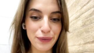 -AngelAri- Puts Her Squirt In Coffee And Drinks It