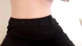 Kateelife shows off body