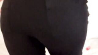 Kateelife shows off body