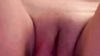 Kateelife shows off body