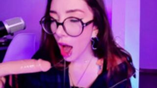 Thecosmicgirl quick bj and makes out with friend