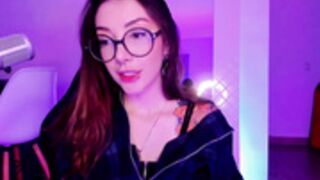 Thecosmicgirl quick bj and makes out with friend