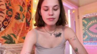 di_n_alex_2024-10-20_18-25 - Di shake her butt