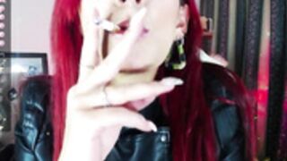 Ariadna Carters Smoking in Leather