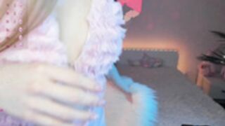 Young mimifors wants to fuck and tries jerking off