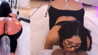 laady_brrown sucking in sexy pose 1/3