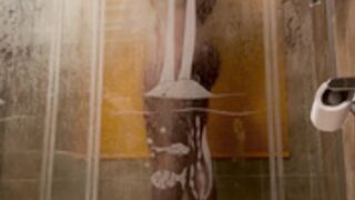 Paula Andrea Betancur shower