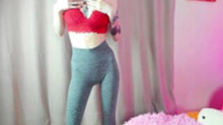 Ketty_Smal shows her leggins