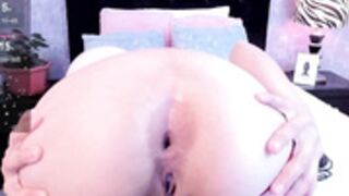 nathalylopez showing us her how her ass bite