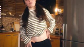 Beckycurvin stripping and masturbating