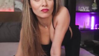 alliesynns-red-lipstick-and-nice-feet