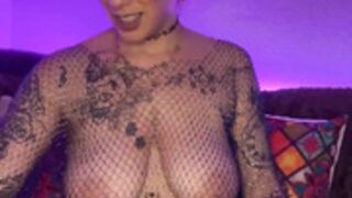 Maginfique chachou0000 et ses gros seins