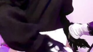 2B Cosplayer Oil Rubbing