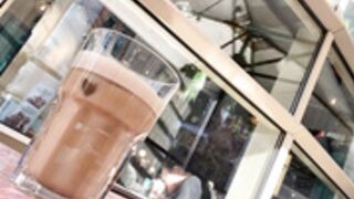 gonsabella tetona comiendo