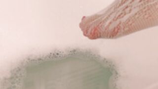 Madison-Ivy-madison420ivy-bath-footjob