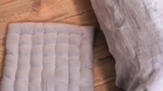 Ella_twinkle pours melting wax on her titties