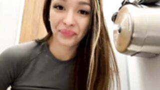 Barbiehumpxxx-Flash Pussy In The New Shop