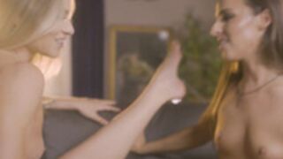 annalisa_atomicblonde amirah adara  3some strap on