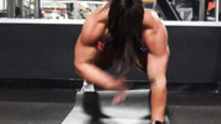 Insanely strong girl pushups