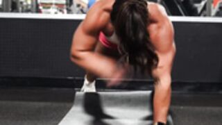 Insanely strong girl pushups