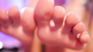 goth_dolll feet and feet licking