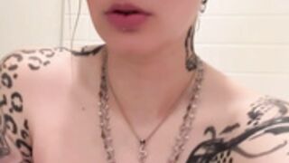 KatiKarenina touching in bathtub Pussy