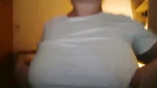 Sexy Elo_ nous montre ses gros seins toute la nuit