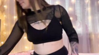 villanelle dildo show3