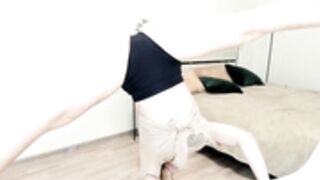 Jul_Jul_Jul 2023-09-02 Flexible gymnast