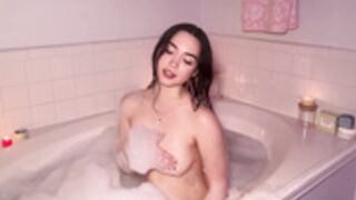Jocelyynn bubble bath, NN