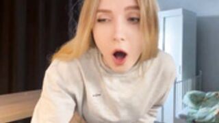 oh_honey_ pussy show and suck dildo