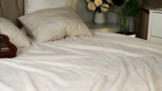 Aislyfarran in topless