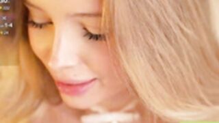 Sofa_Sunnie Pussy Play