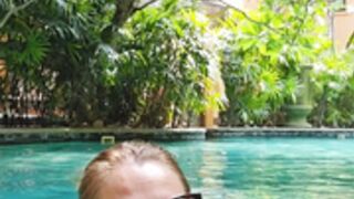 Nadine Jansen-I must increase my bust