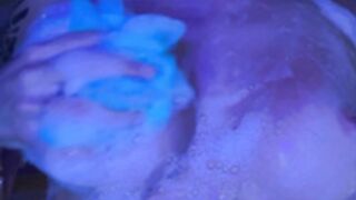 anabel054-Tina054 shower show and dildo suck and ride