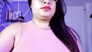 miiaajoness hyper sexy secretary