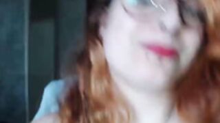 Superbe rousse française aux gros seins