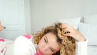 Theislandgirl soles on the pose