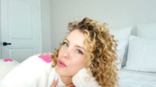 Theislandgirl soles on the pose