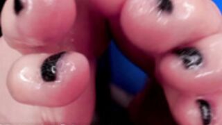 tic__tac__toe feet spit 2