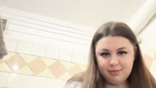 Magnifiques gros seins de la sexy sara_slow