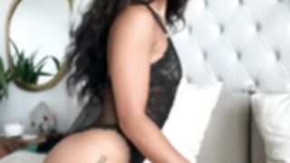 Delia Sylvain, itsdelia - Fit Delia Lingerie Massage