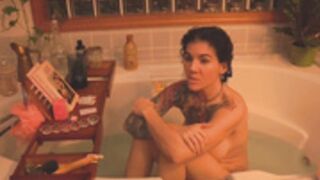 FrankieRiverss 15 feb bathtub talkative 2