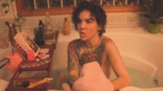 FrankieRiverss 15 feb bathtub talkative 2