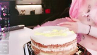 SophiaSawami smash the cake on her birthday