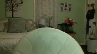 bambiii_love squirting all over her chair