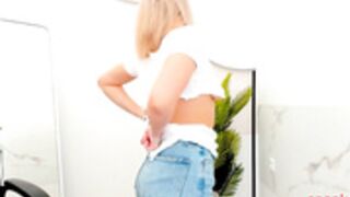 gloria_blush 220318 cut-up top, glorious titty exposure