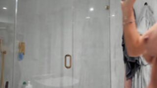 Sky Bri Busty Girl Dildo Fuck Live Show