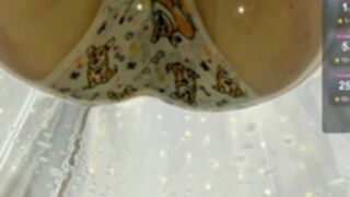 Mariamgroves Soapy bubble glass bottom show